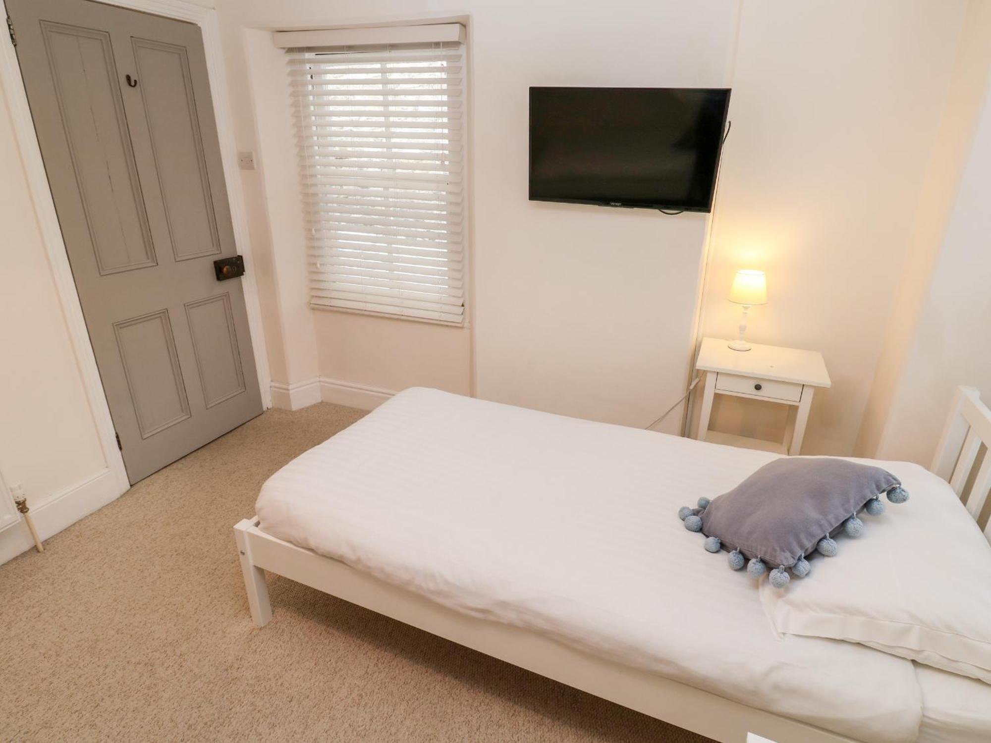 Bay Tree Cottage 루 외부 사진